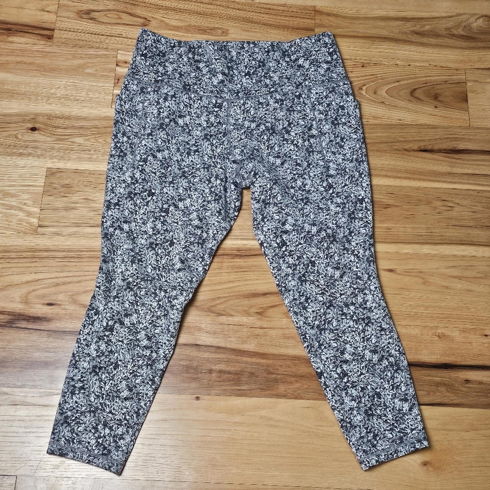Athleta Salutation Stash Pocket II 7/8 Tight - Moonflower Black Size L Yoga - Picture 2 of 10